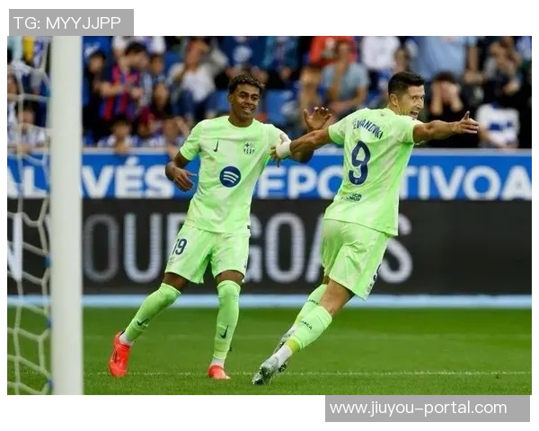 西甲经典对决皇马3-0巴萨帽子戏法引发全场狂欢战术解析