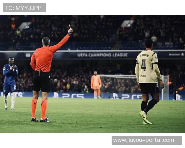 足总杯激战巴萨大胜巴黎圣日耳曼红牌事件引发全场热议与争议