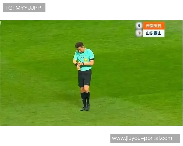 世界杯焦点战那不勒斯逆转本菲卡争议判罚引发全场热议